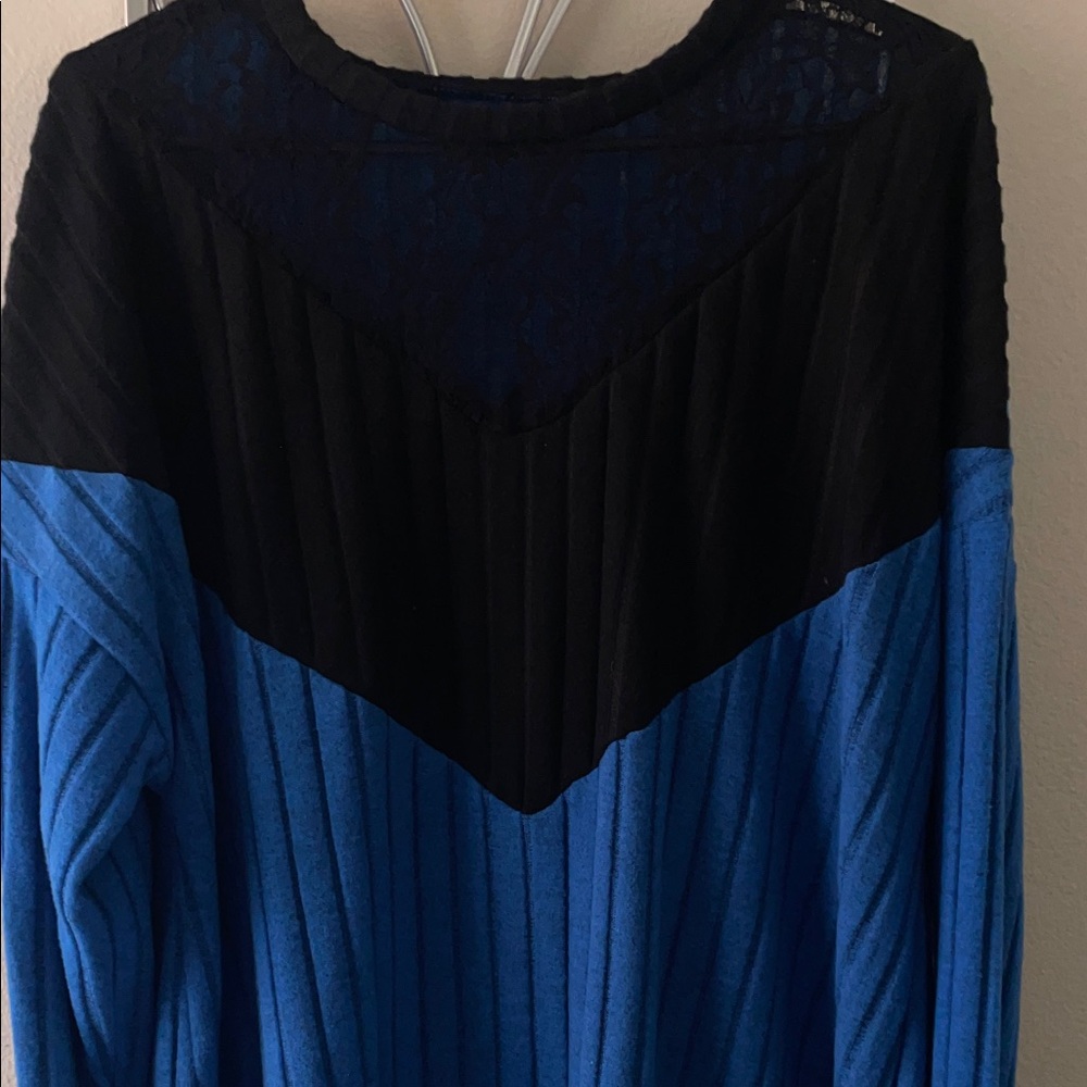 SHEIN Black and Blue Crew Neck Sweater